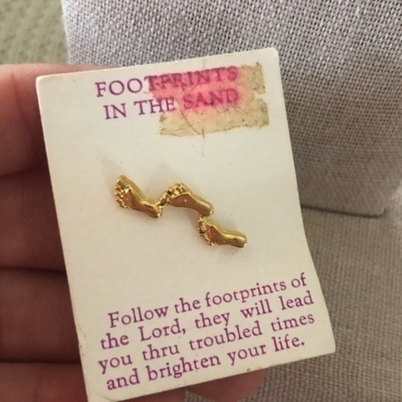 Vintage Footprints 👣 In the sand Pin - Picture 1 of 3